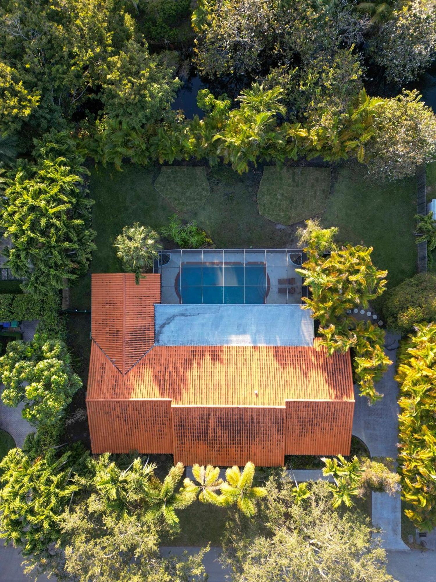 Tranquil Heirloom Hideaway Pool In South Holiday home