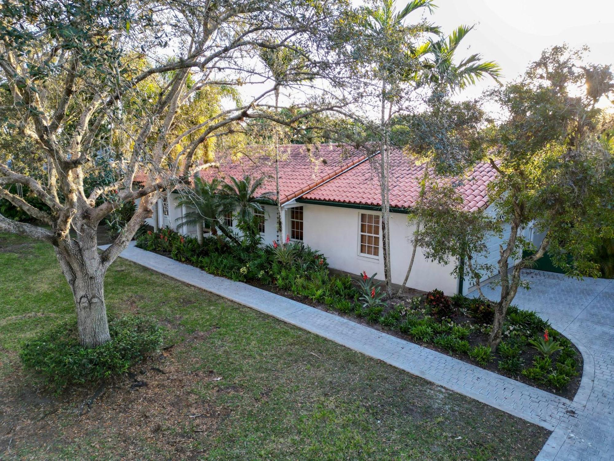 Holiday home Tranquil Heirloom Hideaway Pool In South Miami