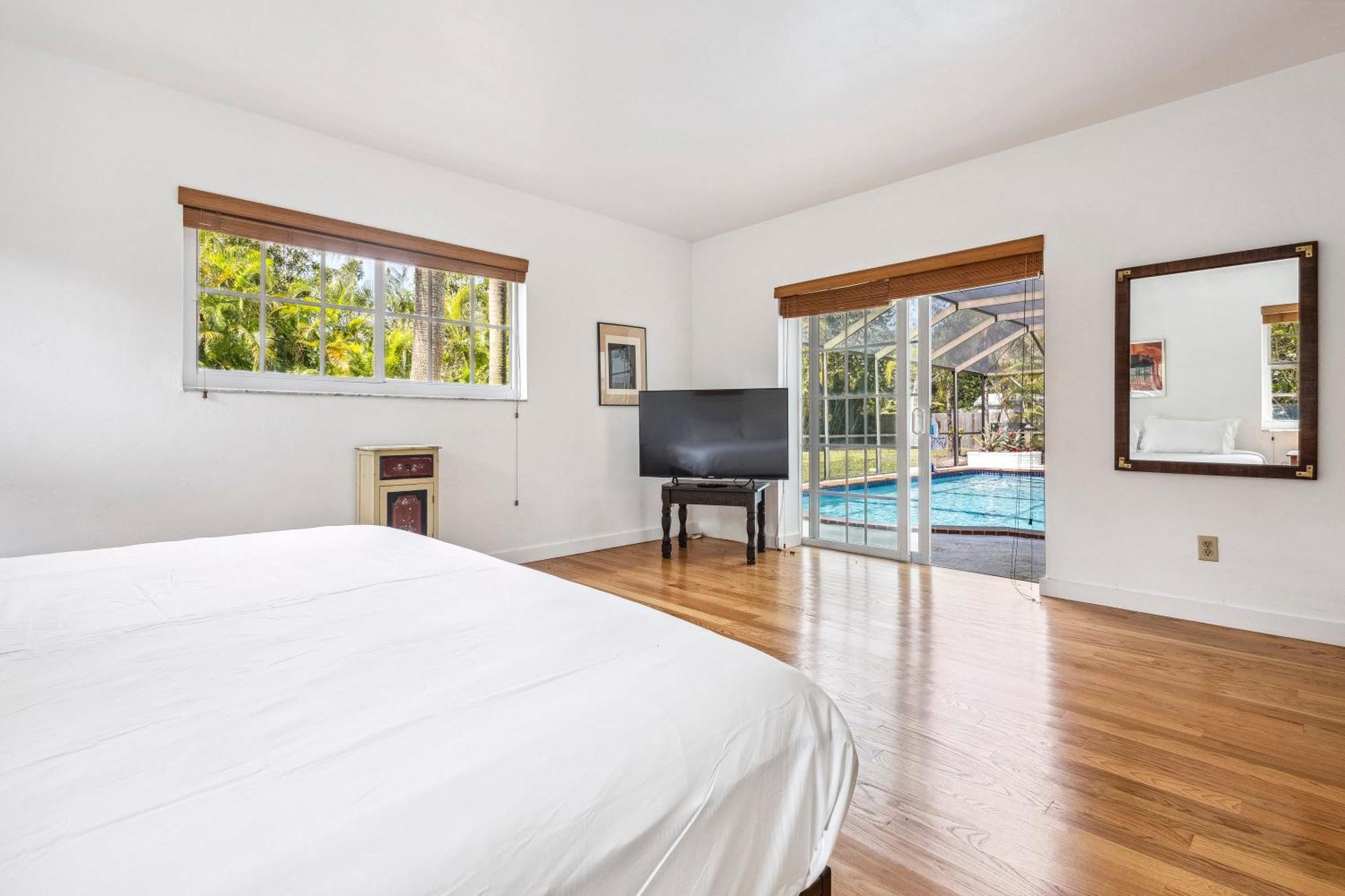 Tranquil Heirloom Hideaway Pool In South Holiday home *