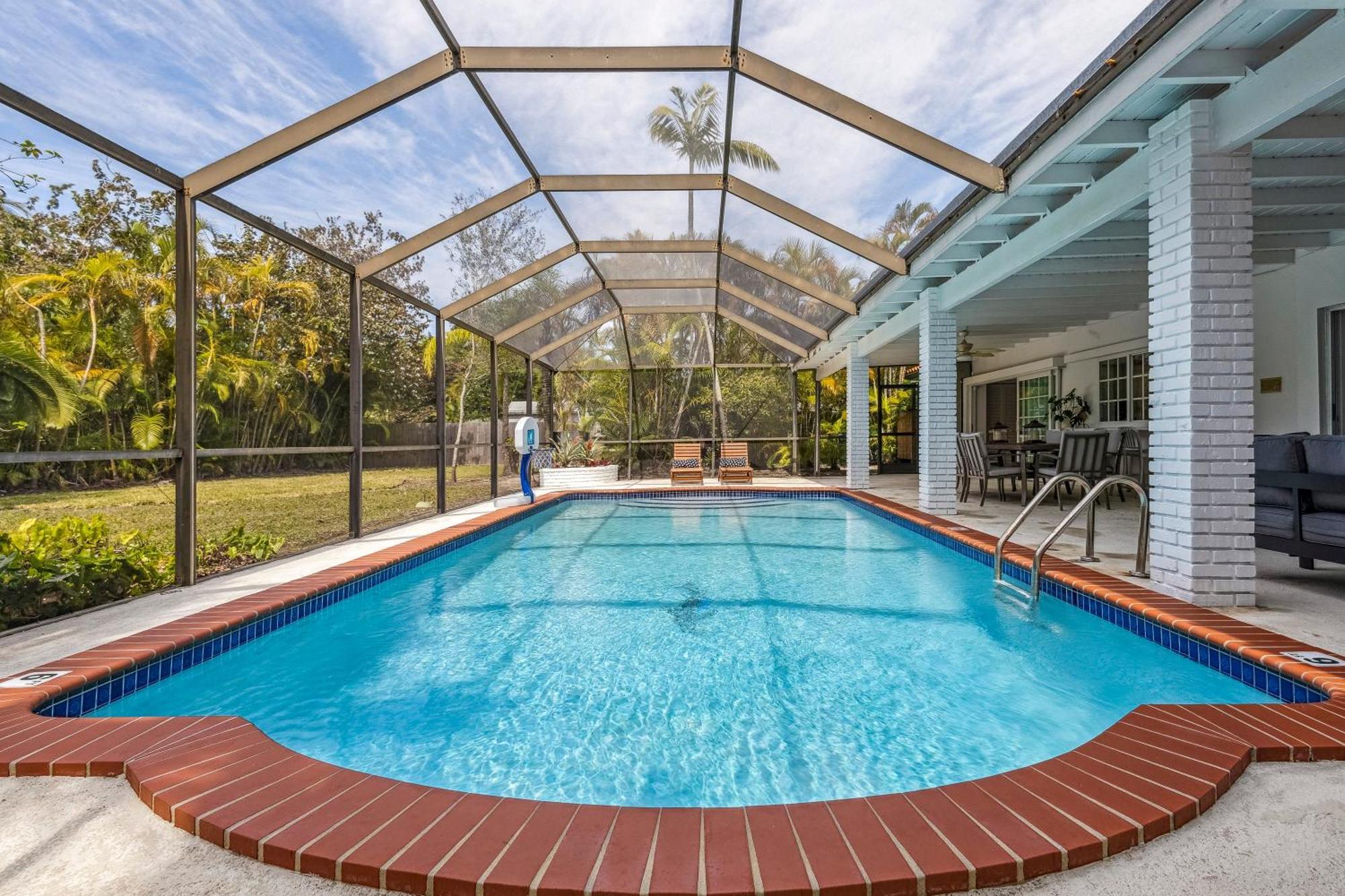 Tranquil Heirloom Hideaway Pool In South * Miami
