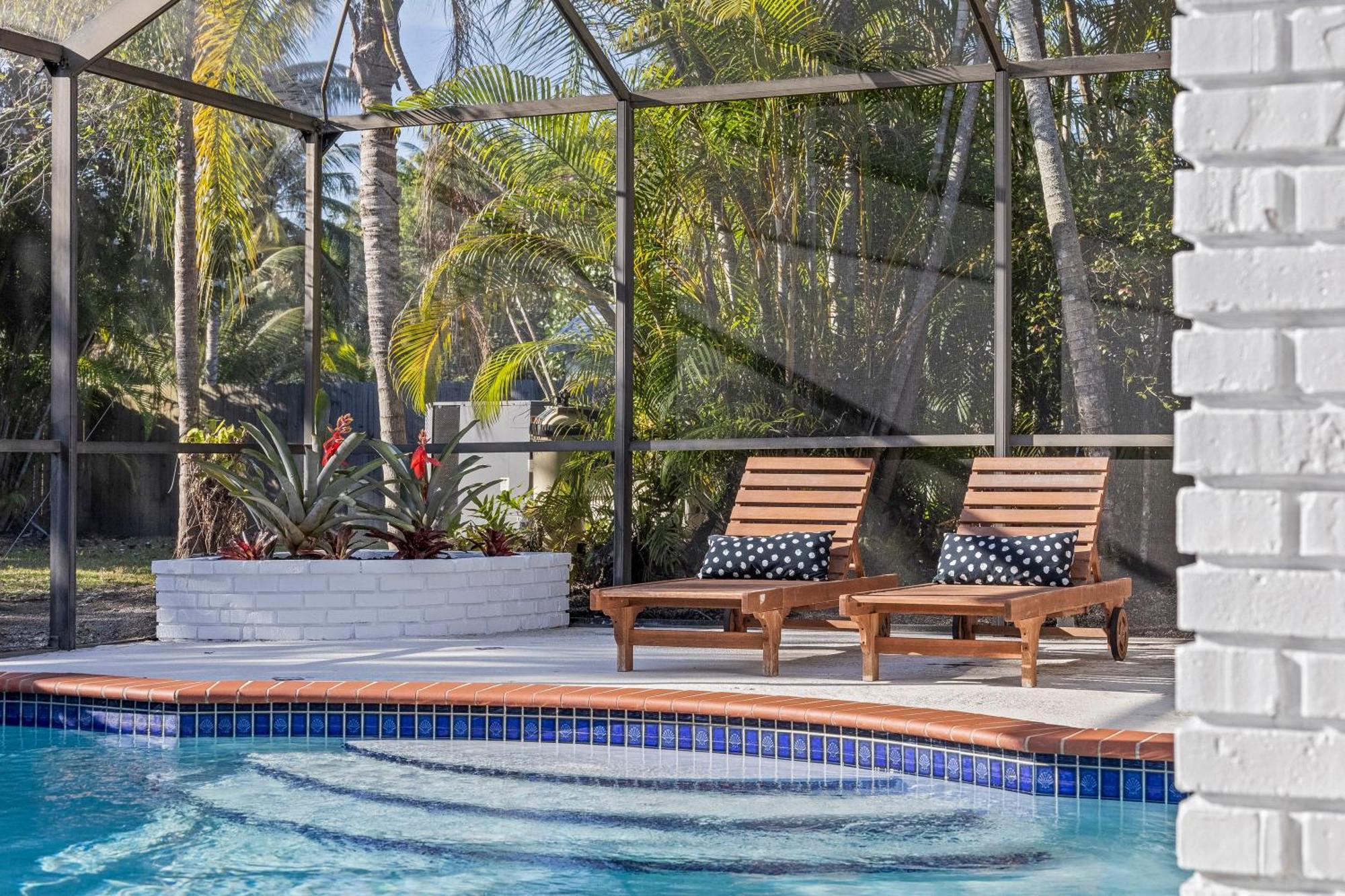 Tranquil Heirloom Hideaway Pool In South Holiday home Miami